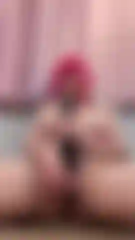 Sperme crémeux rapide avec mon nouveau jouet et vibromasseur sur mon clitoris. Regarde ma chatte devenir belle et crémeuse alors que je gémis pour toi.