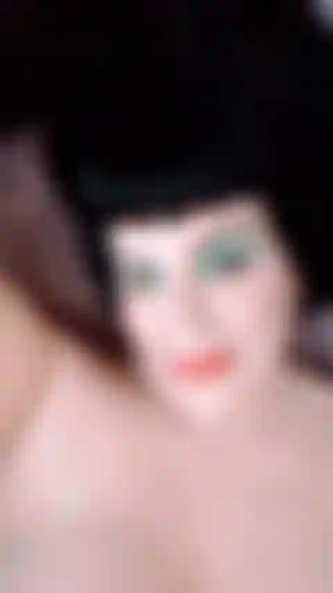 Huile chaude, gros seins rebondissants.