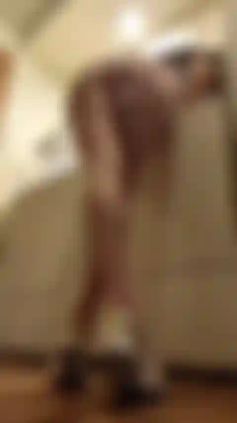 Blanchisserie et spectacle de jambes.