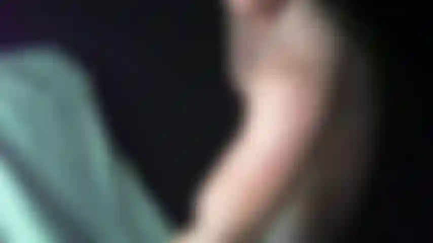 Énorme éjaculation sur une serviette.