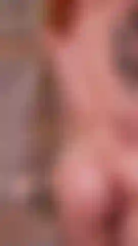 Douche taquine la masturbation de la chatte nue.