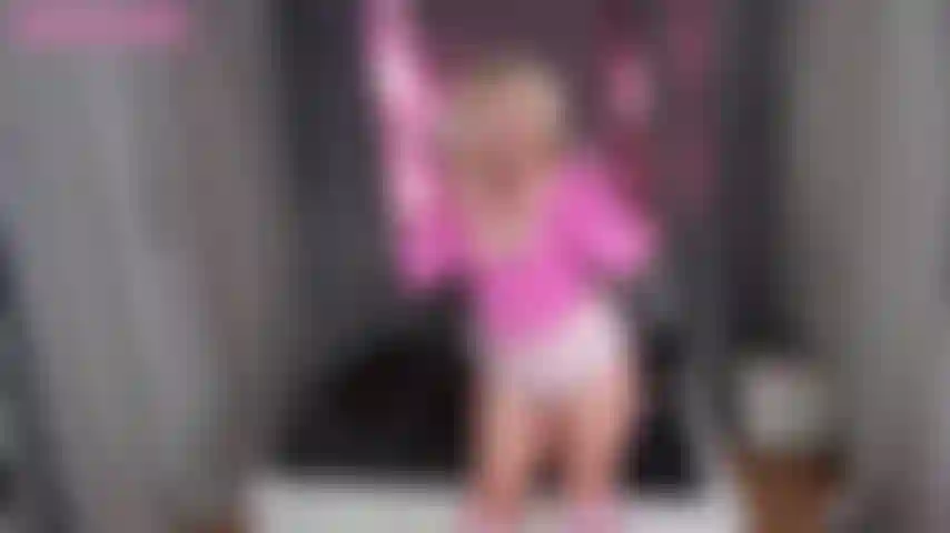 Trailer***pile ma chatte jusqu'à ce que je jouisse sur ta bite, papa !