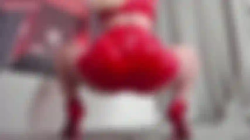 Red chevauche une grosse remorque de salope.