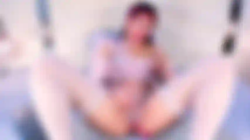 Sensual and naughty, I play with my big butt