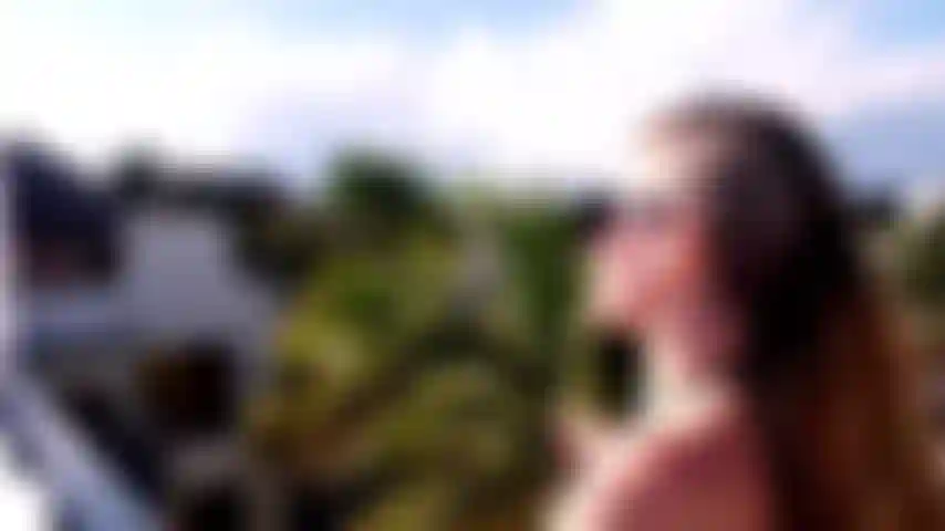 Masturbation sur le toit.