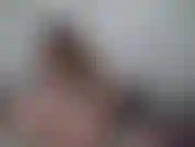 Cum me regarde jouer avec mes jouets, secouant mon cul et mes seins, et aime jouer avec moi-même nue pendant presque toute la vidéo.