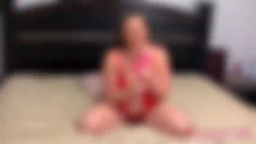 Tu ne souhaites pas que ta copine soit sexy comme moi ? Devine ce que je peux être ta copine sexy si tu achètes cette vidéo ! Cum, regarde-moi profiter du nouveau jouet que tu m'as acheté avant de partir en voyage d'affaires !