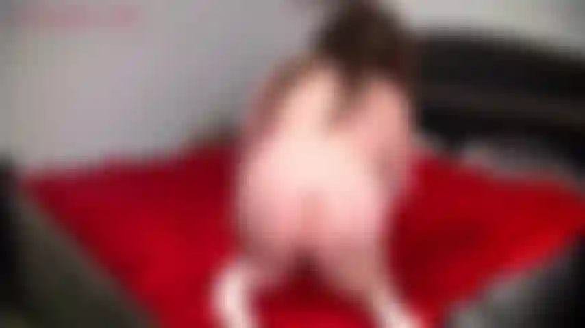 Courtney a des gaz ! Cum passe un bon moment avec moi ! Je sais que tu les aimes gros, bruyants et longs, sois heureuse de ne pas avoir à les sentir ! Cum laisse mes flatulences éveiller tes sens et brûler tes narines !