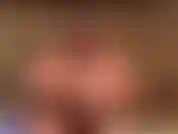 Cum m'aide à me lubrifier pour que je puisse travailler sur mon bronzage sur la terrasse de mon jardin ! Ne manquez pas de couvrir mon corps avec de l'huile, nous ne voudrions pas un bronzage inégal maintenant, n'est-ce pas ???