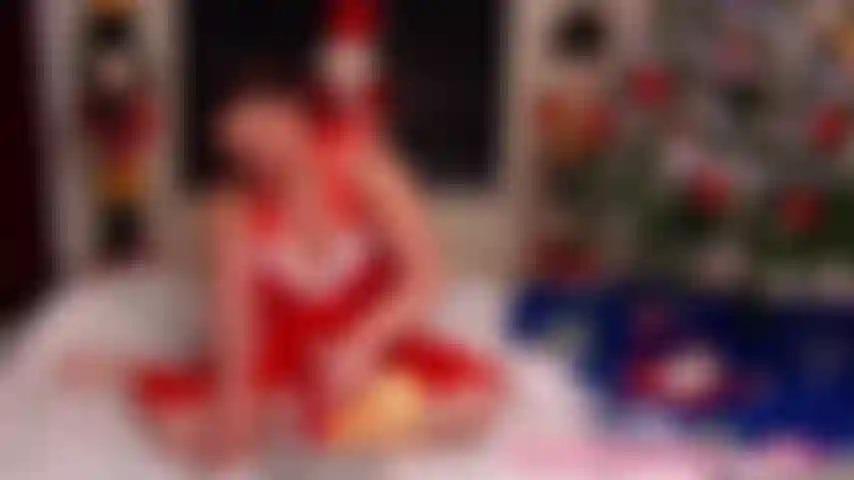 Une bonne fille avale toujours !! Noël est ma période préférée de l'année, non seulement pour les vacances, mais à cause du lait de poule qui est épais et crémeux, tout comme votre sperme. Cum laisse-moi tout avaler pour toi!