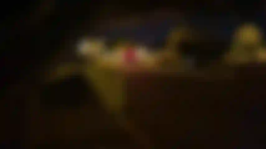 Voyeur partie 1. Je suis rentrée d'une soirée un soir et un voyeur m'a regardée prendre une douche et me masturber avec mon jouet et mon vibromasseur préférés. Il a essayé de me faire chanter, j'ai trouvé ça sexy !