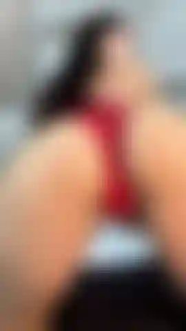 Look at my cute ass bouncing all oiled up