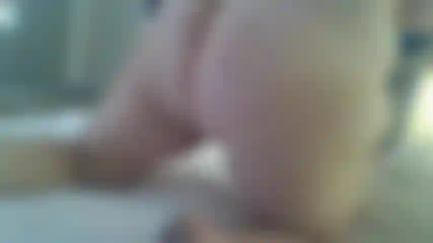 Anal avec jouet sexuel.