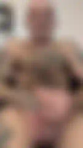 Show privé chatte cumin pour papa comme moi.