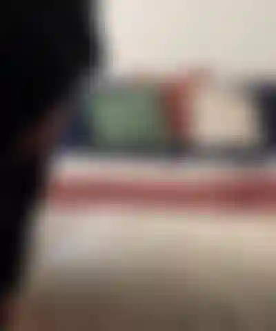 Cul vêtu et allumeuse en short butin.