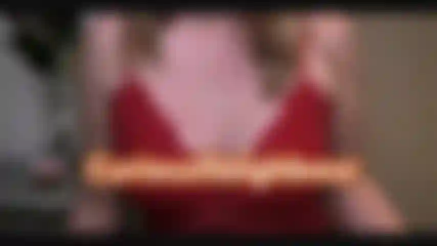 Massage lotion seins nus.