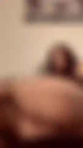 Je sors un gros gode en verre de mon cul.