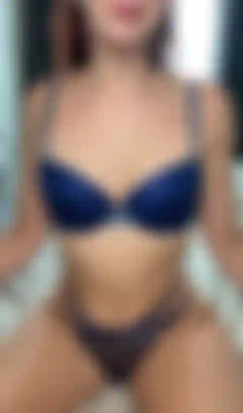 Strip de lingerie sexy !