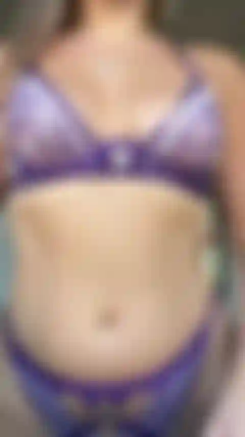 Regarde mes seins se trémousser.