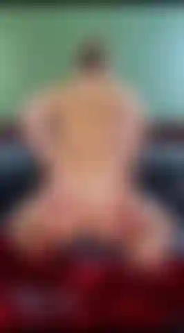 Je fais un clin d'œil à mon gros cul.