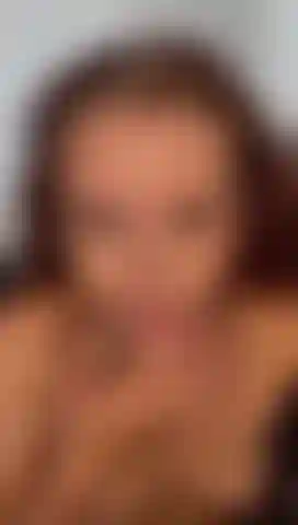 Je mange du sperme sur le visage.