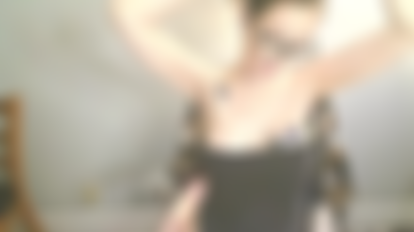 Une fellation mouillée et une branlette espagnole.