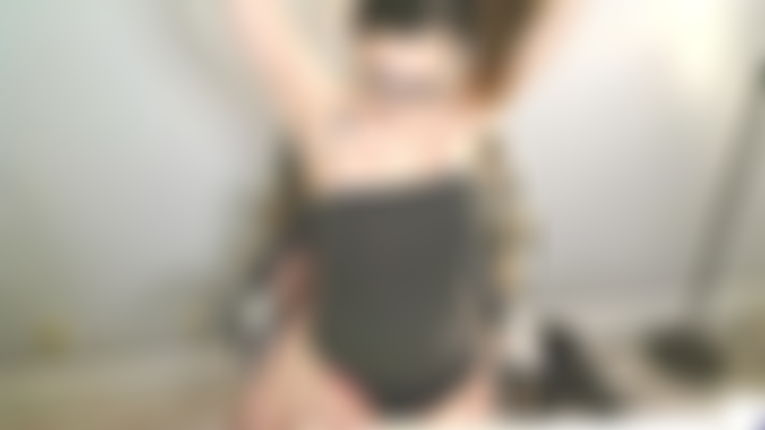 Long_relaxant_calme_cum_bare_feet.