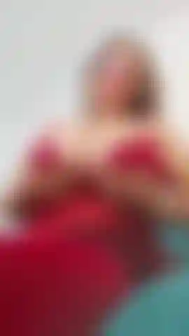 Je joue avec des seins géants.