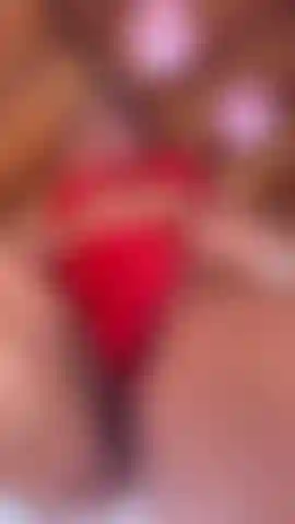 Regardez à quoi ressemble cette chatte.