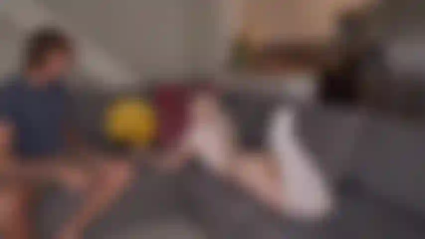 (B/g) mon beau-frère a utilisé tous mes trous ! Il ne me croyait pas quand je lui disais que les boules magiques 8 fonctionnent vraiment.