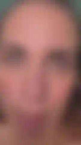 Venez vous laisser hypnotiser par mes beaux yeux.