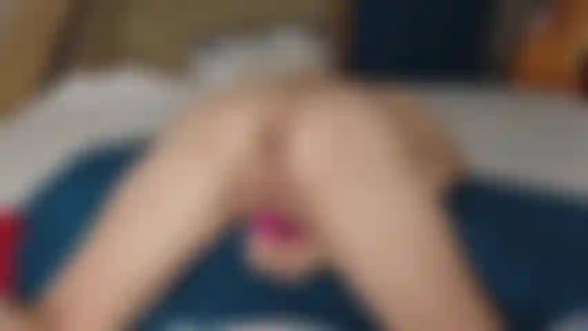 Quickie : en levrette avec vibromasseur sur le clitoris.