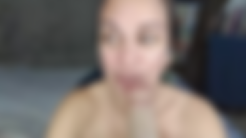 Je gâte ta bite avec ma bouche.