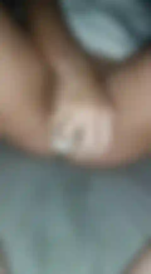 Je me fais de la crème sur un gros gode.