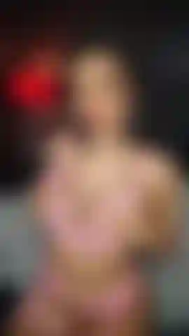 I feel your eyes on me, and I love it.