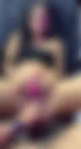 Jeune couple amoureux faisant l'amour.