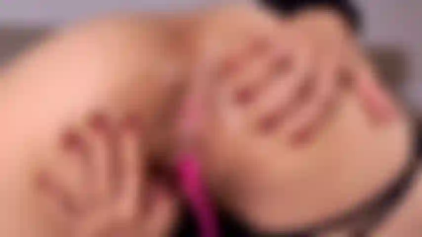 Jouons avec mon cul !!! Et vénère mes pieds.