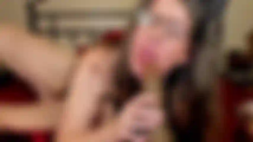 Sloppy bâillonnement gode bbc gorge profonde.