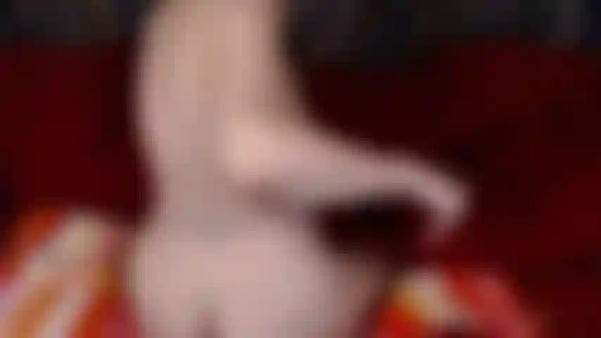 Je chevauche un gode anal.