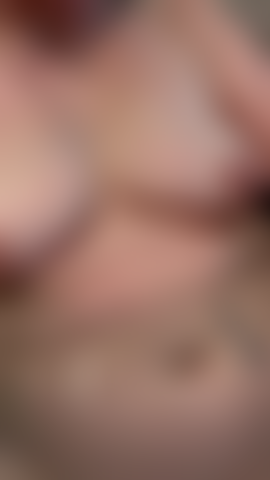 Je m'amuse dans le bain.