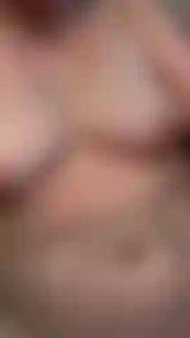 Je m'amuse dans le bain.