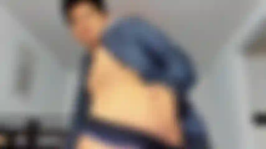 Donne-moi une fessée papa.