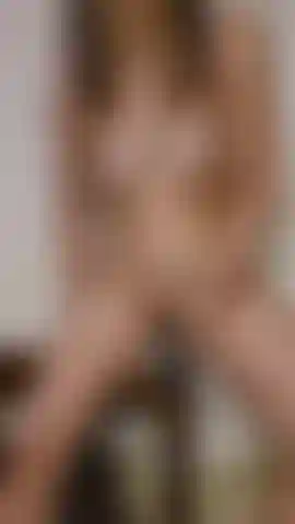 Je baise encore mon montant de lit.