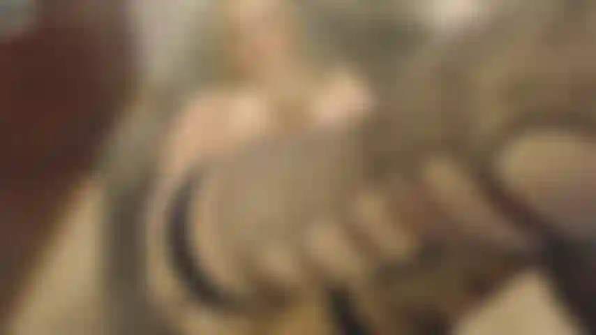 Pussy play (gode blanc).