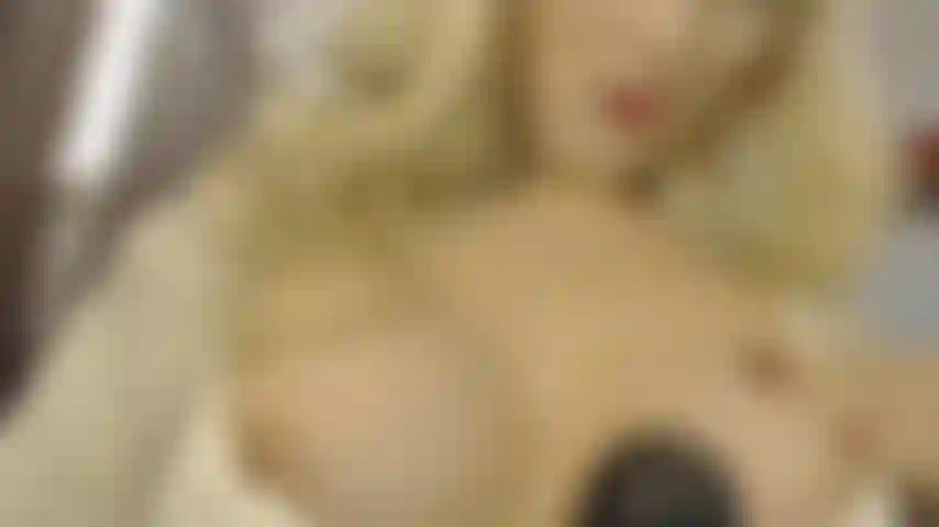 Gode entre les seins.