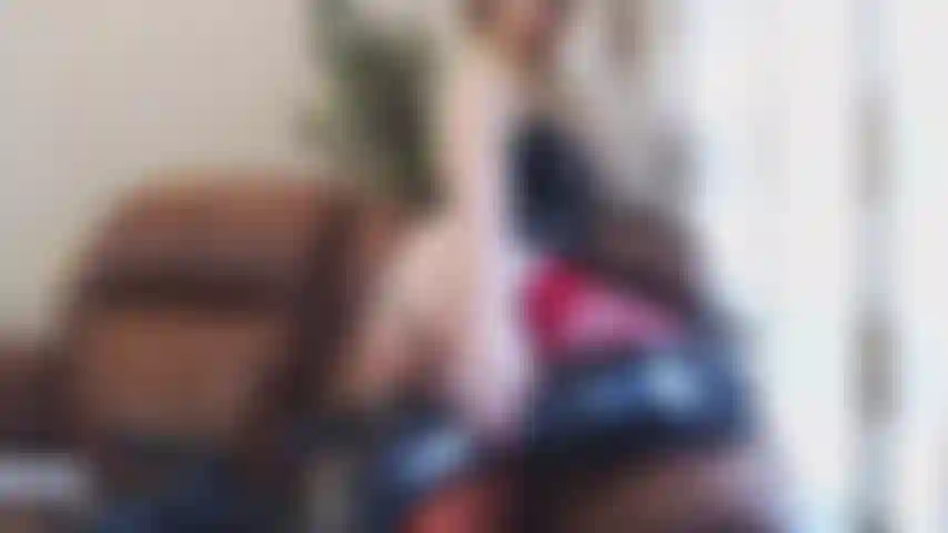 Monster anal hérissé enchère au fond du cul.