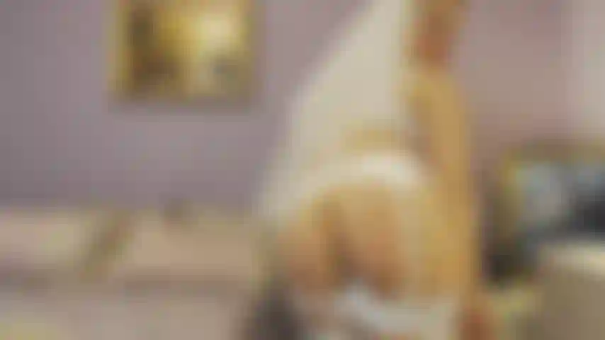 Une sale mariée qui se masturbe.