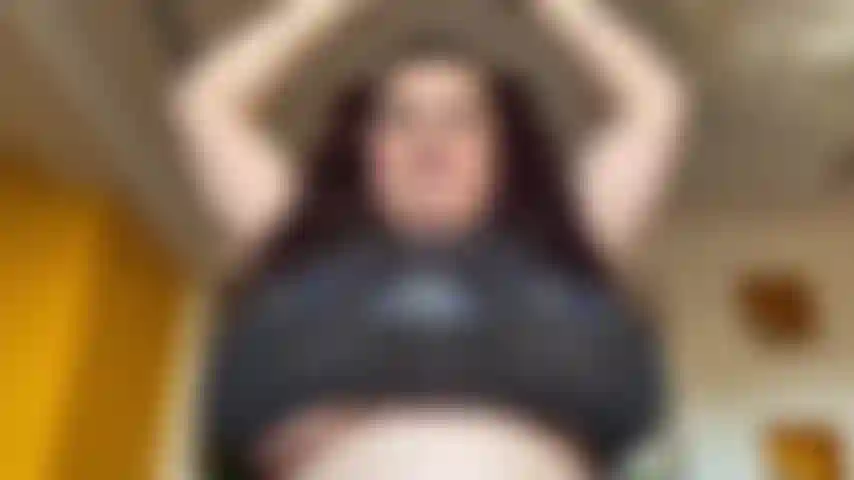 Crop top qui rebondit.