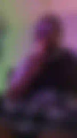 Je suce des bites après le travail.