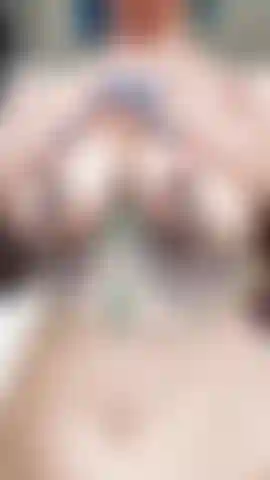 Des pinces à seins.